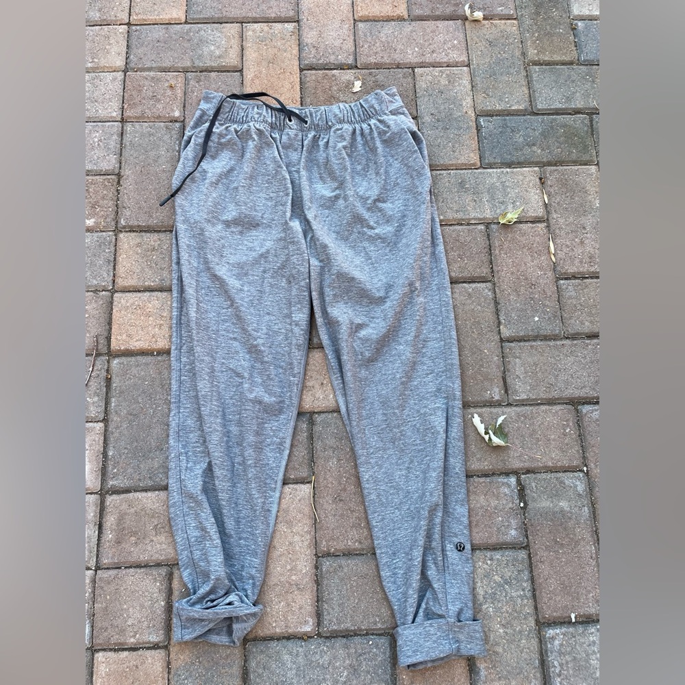 Cropped Lululemon joggers